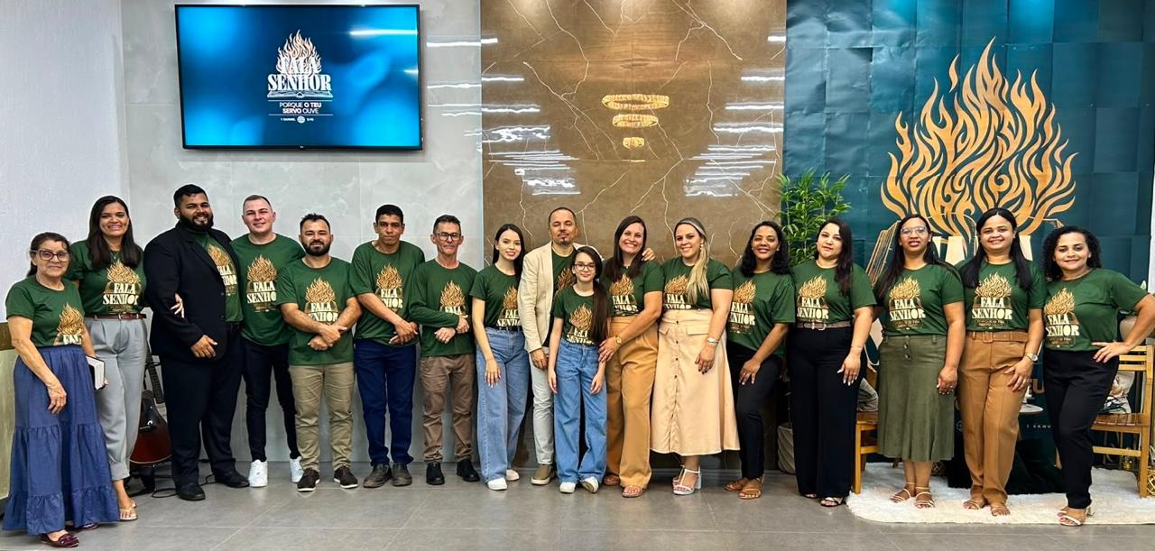 Pastores, obreiros e missionárias da ICAE reunidos